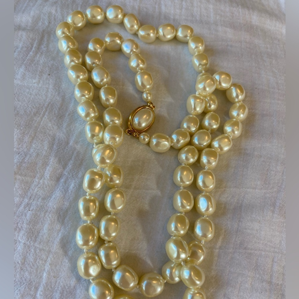 Glass Faux Pearls Hand Knotted Vintage Necklace Push Clasp - Picture 2 of 5
